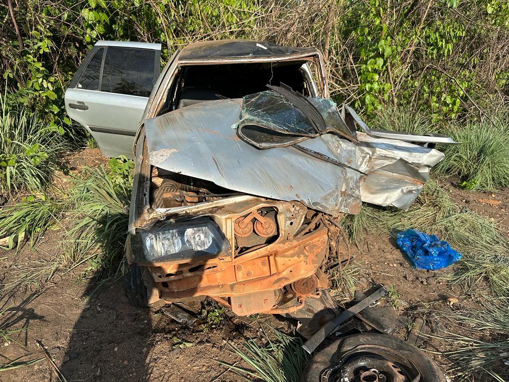 Flagrante na estrada: condutor bêbado dirige em zigue-zage e bate de frente com caminhonete