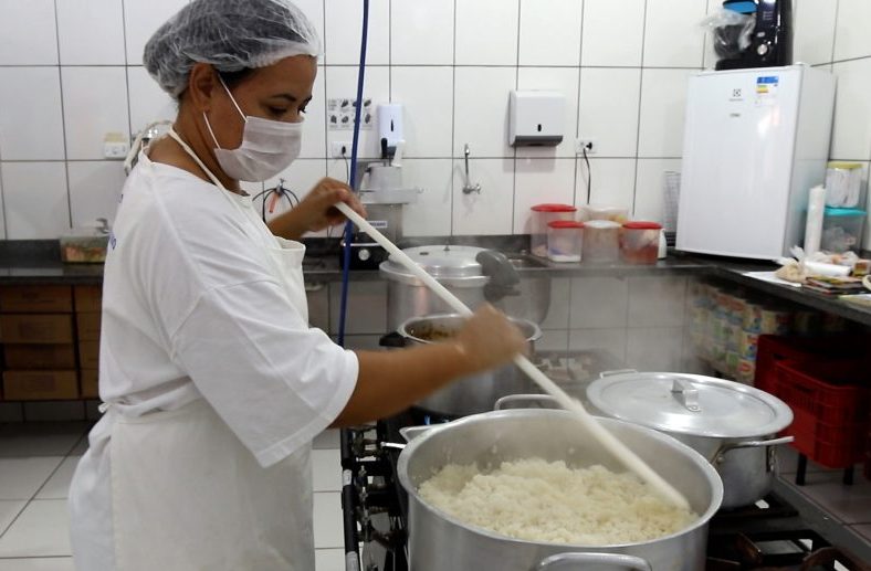 Motociclista morre atropelado por ônibus após acidente na Estrada de Ribamar