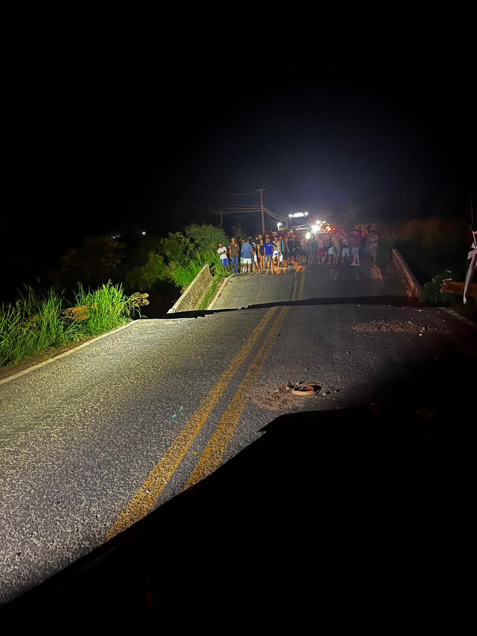 Ponte na BR-222 é interditada em Santa Inês