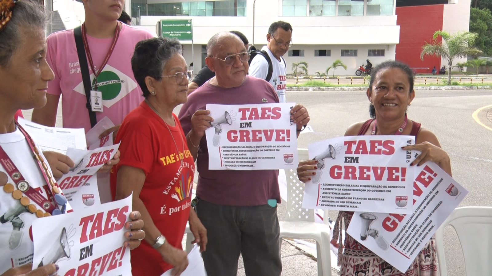 Servidores da UFMA protestam por valorização