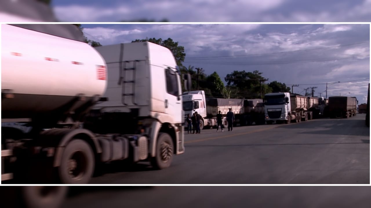 Agentes da receita estadual travam BR-135