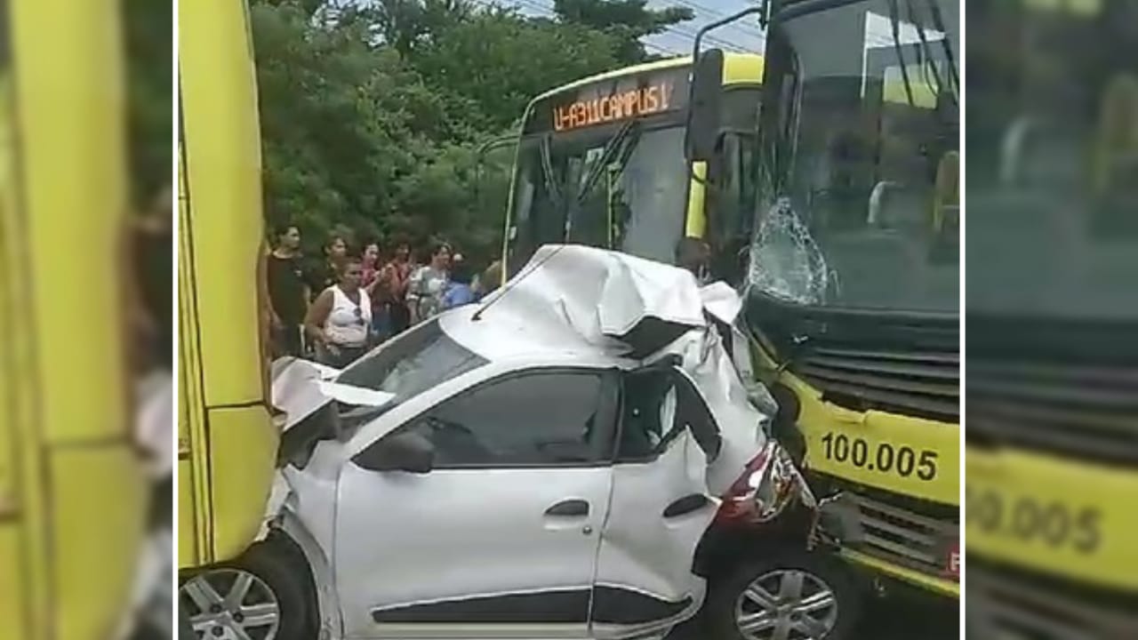 Vídeo: Carro é esmagado por dois ônibus em São Luís