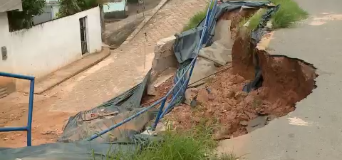 Moradores do João Paulo lidam com cratera há 40 dias