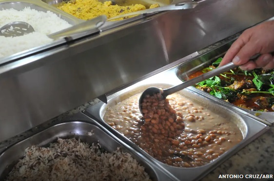 Haddad quer reduzir taxas de vale-refeição para baratear comida