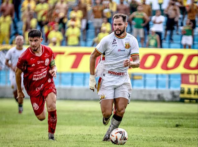 Casal se desequilibra de motocicleta e cai de viaduto em São Luís