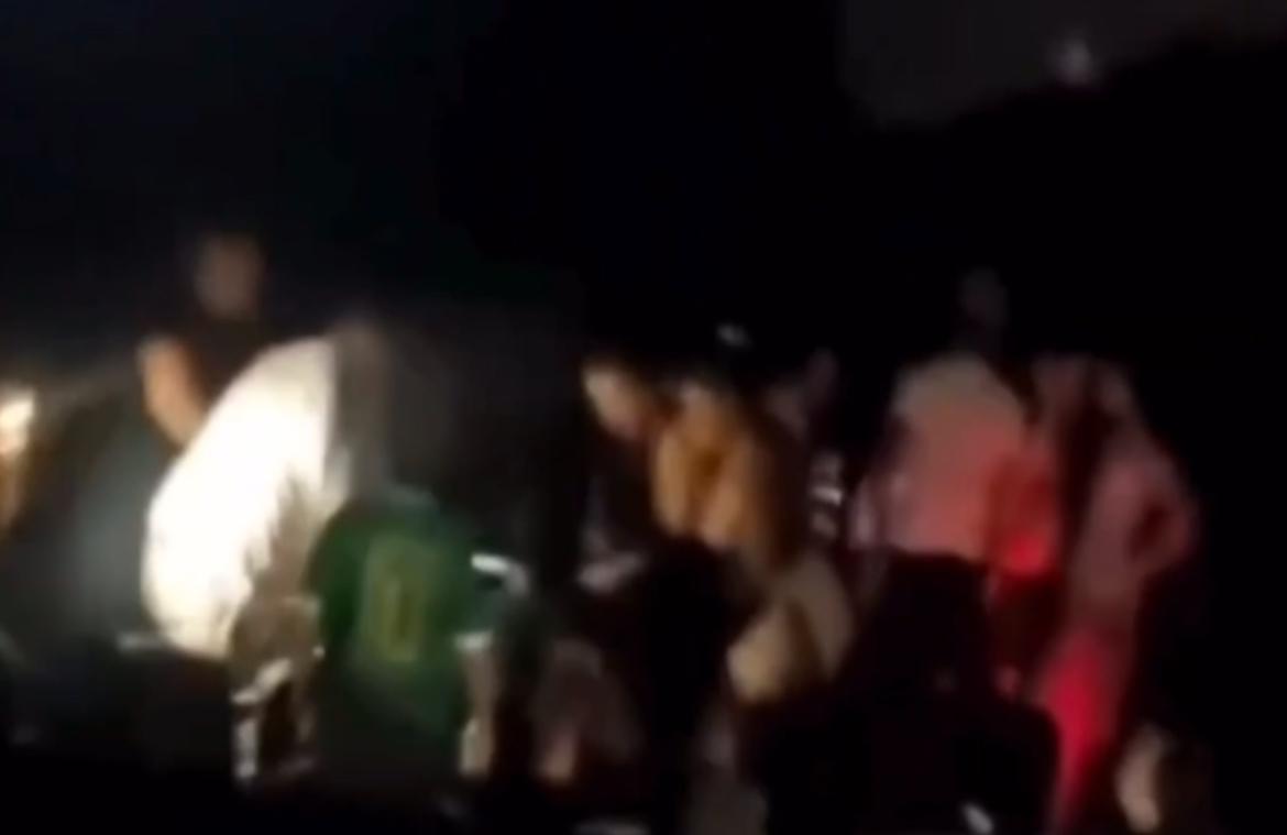 Parte de teto de cinema desaba durante sessão e deixa feridos; vídeo