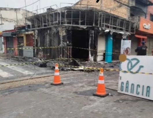 Incêndio destrói ótica em Santa Inês e corpo de Bombeiros evita tragédia em lojas vizinhas 