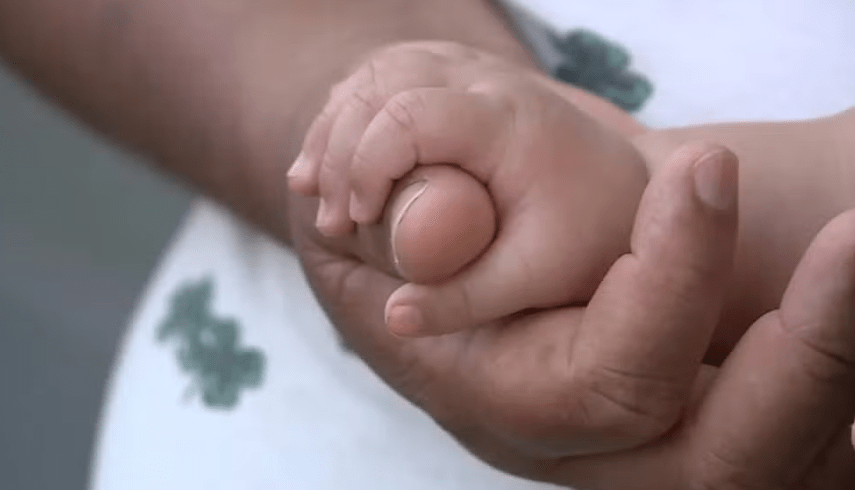 Criança gerada por inseminação caseira tem dupla maternidade reconhecida pela Justiça