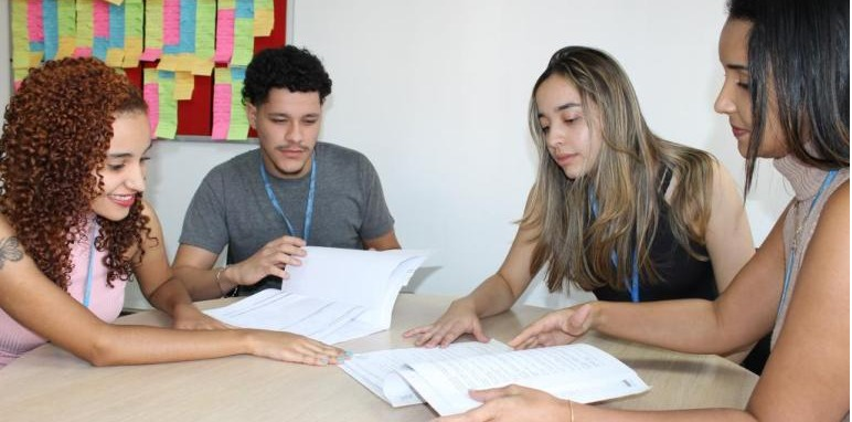 Empresa abre 8 vagas de estágio na área da Educação