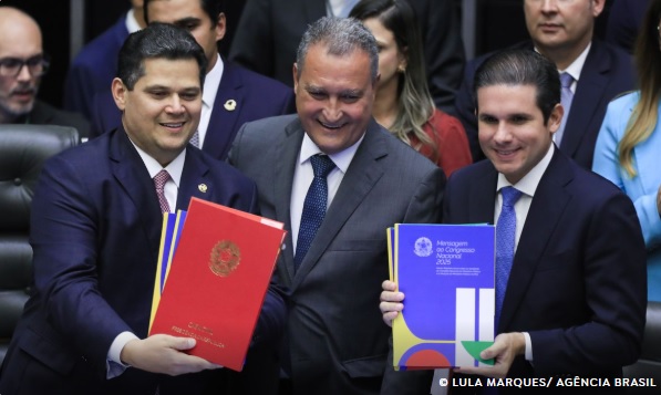 Brasil tem queda na pobreza e aumento da renda, afirma presidente Lula