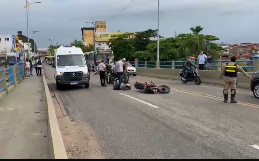 Acidente deixa motociclista ferido na Ponte do São Francisco