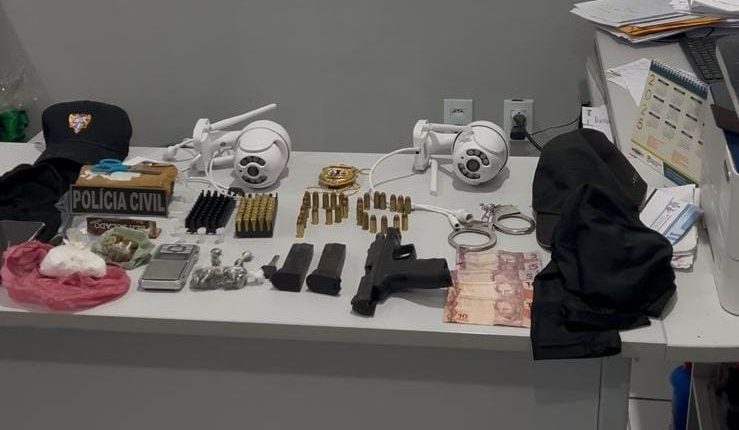 Homem é preso em Caxias com arma, drogas e veículo roubado