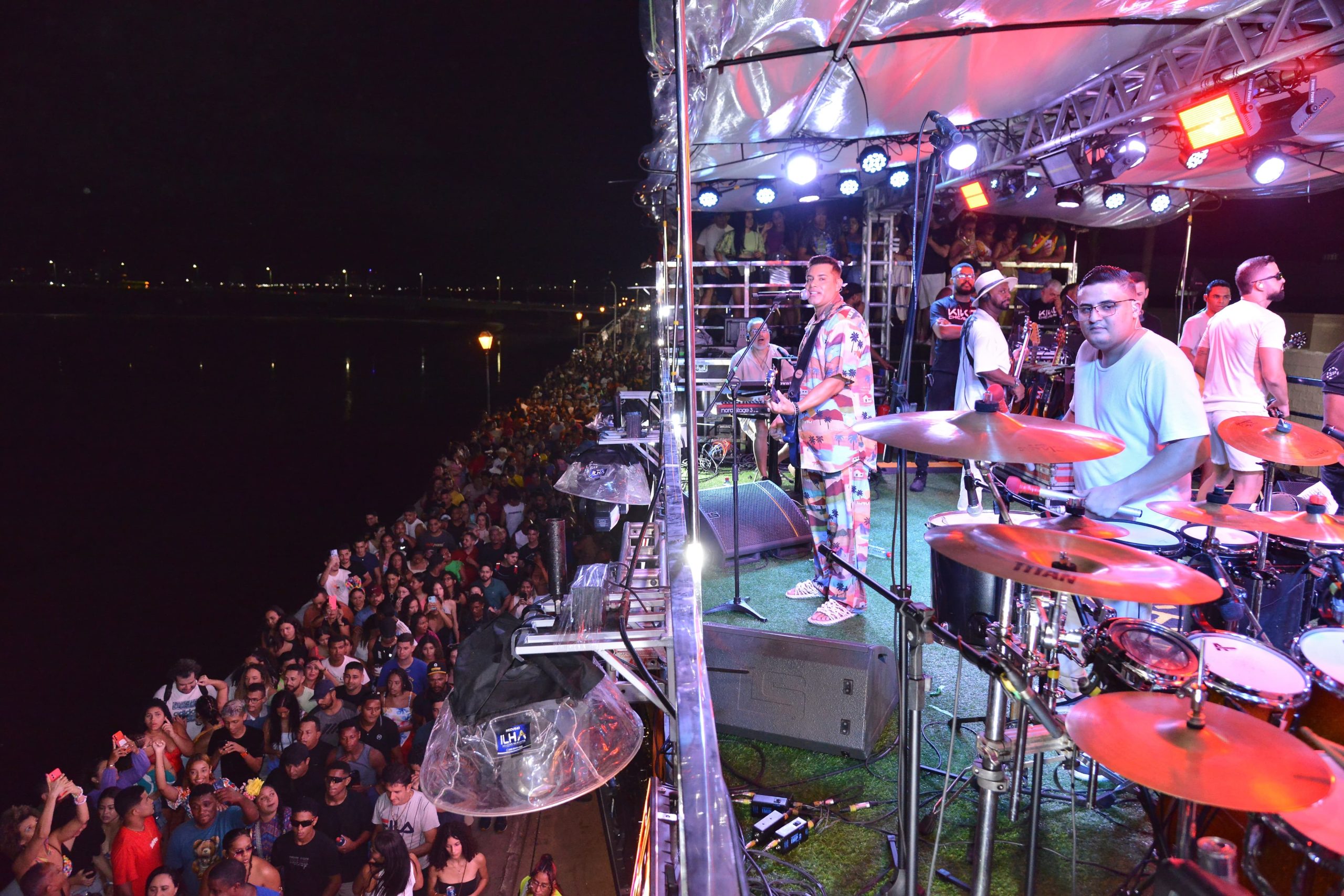 Circuito com trio elétrico e shows no palco agitam a ‘Cidade do Carnaval’ em São Luís