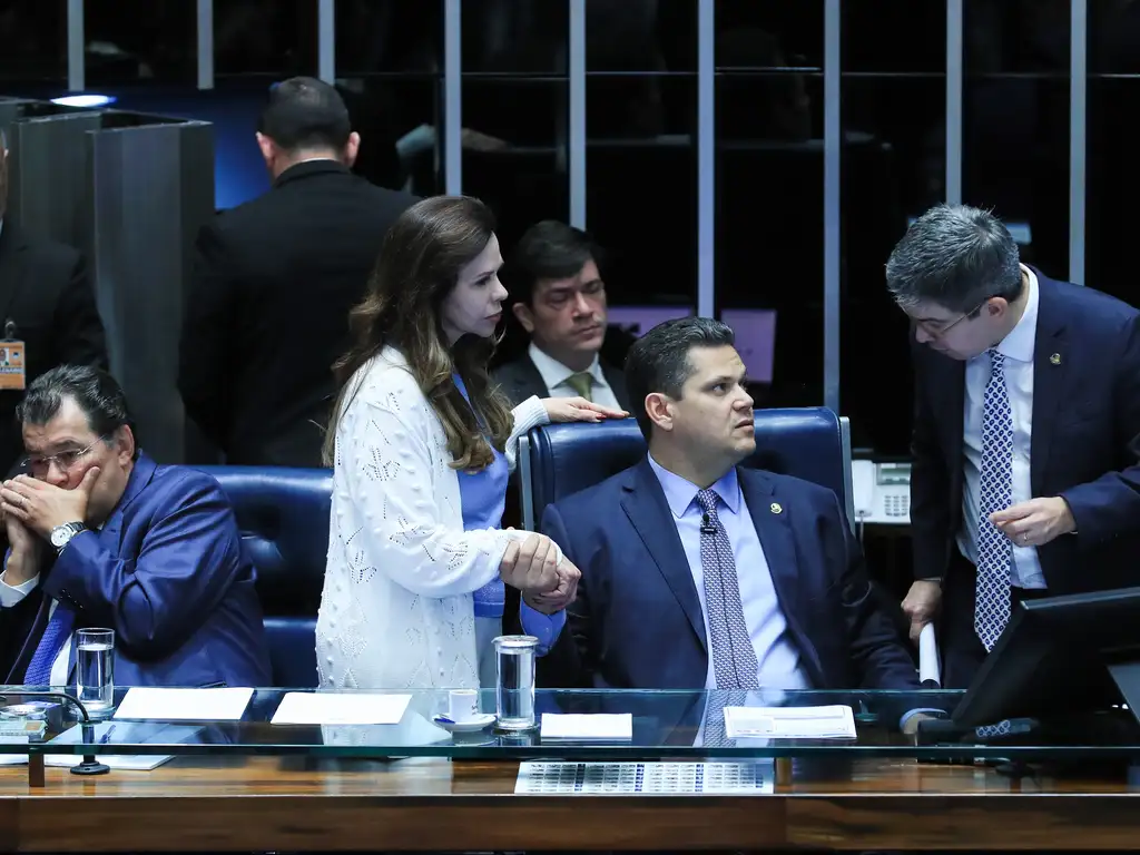 Senado aprova pena maior para uso de Inteligência Artifical em crimes de violência contra mulheres