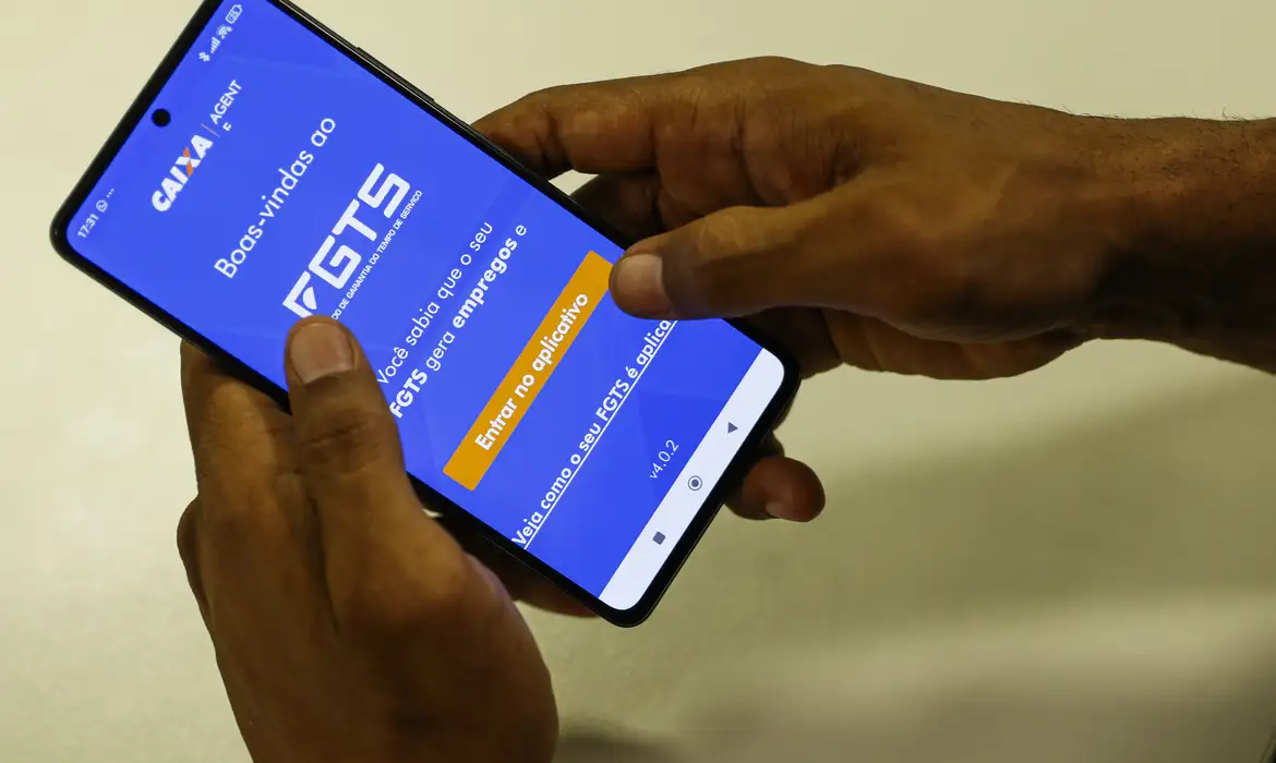 Novas regras do FGTS liberam saldo bloqueado para trabalhadores demitidos; veja o calendário de pagamento