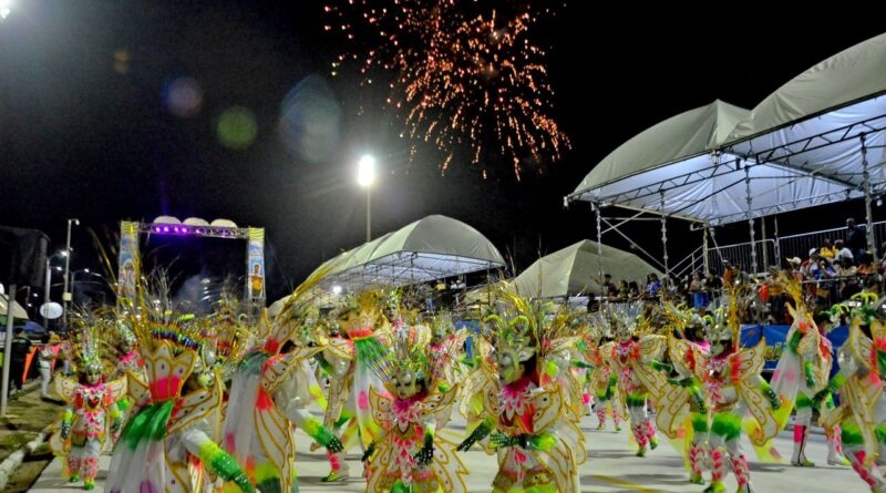 Desfiles de Escolas e Blocos começam nesta sexta; confira a programação completa
