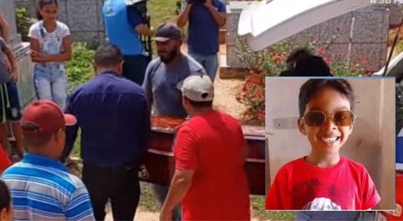 Vídeo: tristeza e revolta marcam enterro de menino que morreu após comer ovo de Páscoa envenenado