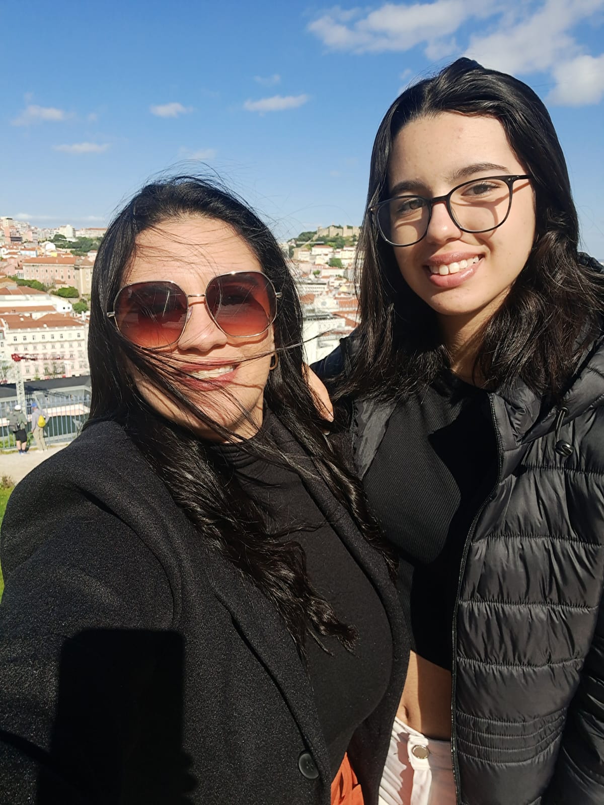 Ana Paula e Ana Clara tiveram de enfrentar situação inédita no país europeu.
