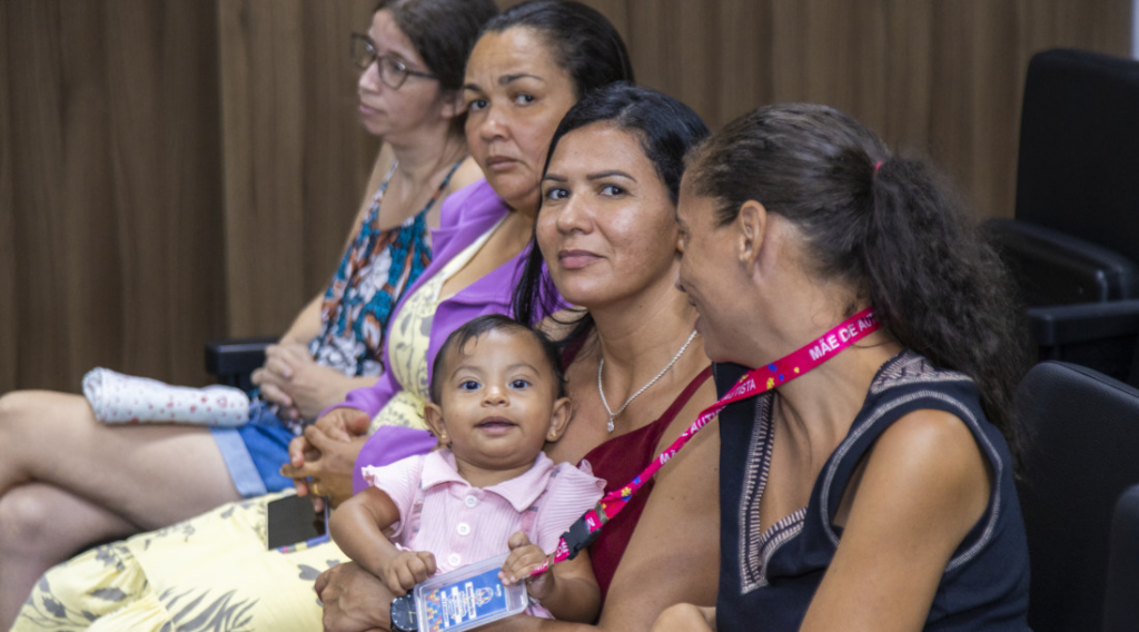Projeto da Câmara Federal propõe criação de programa de acolhimento de mães atípicas