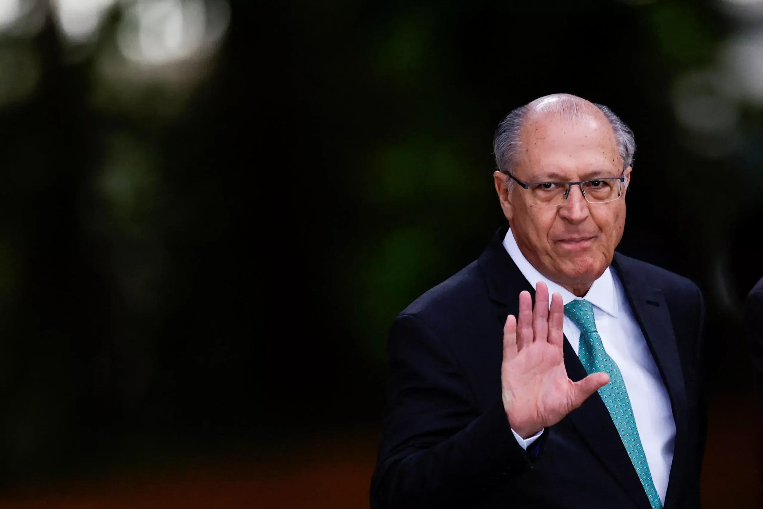 Vice-presidente é internado com dores abdominais em Brasília