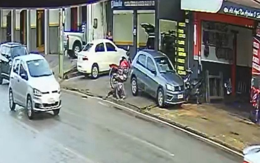 Vídeo mostra o momento em que assaltante é baleado e morto por policial à paisana na Curva do 90