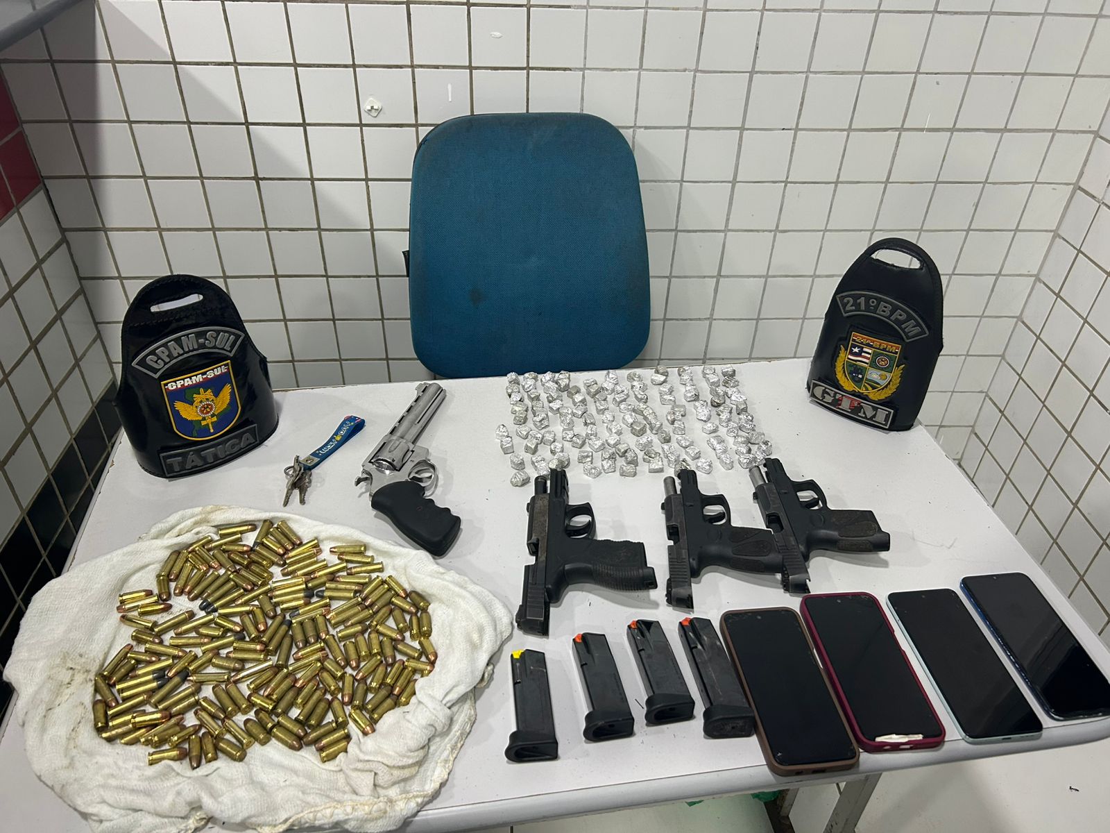 Arsenal é apreendido e cinco pessoas são presas em operação contra o tráfico na Estiva