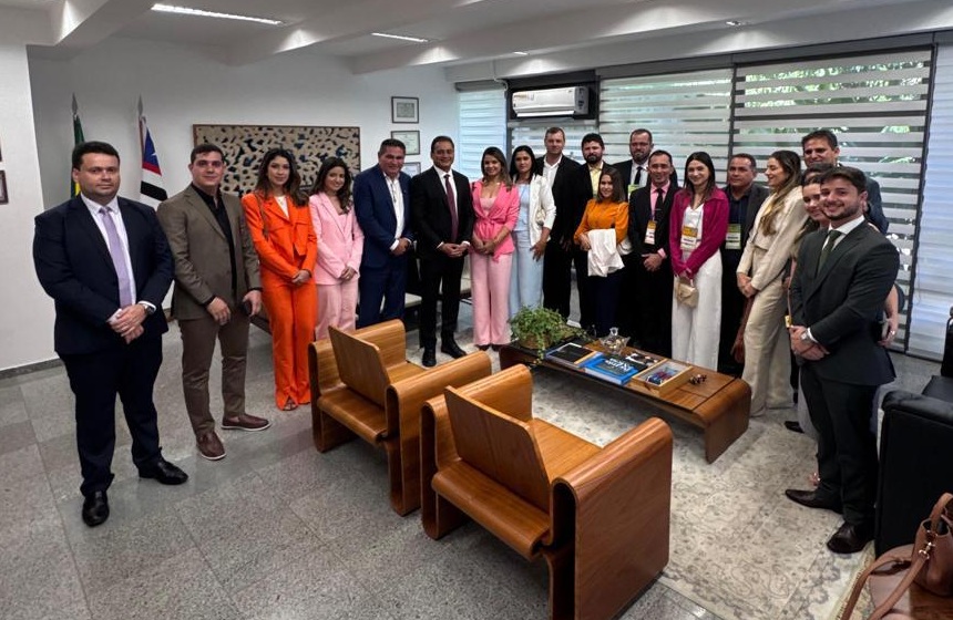 Senador recebe comitivas de prefeitos maranhenses durante Marcha dos Prefeitos em Brasília