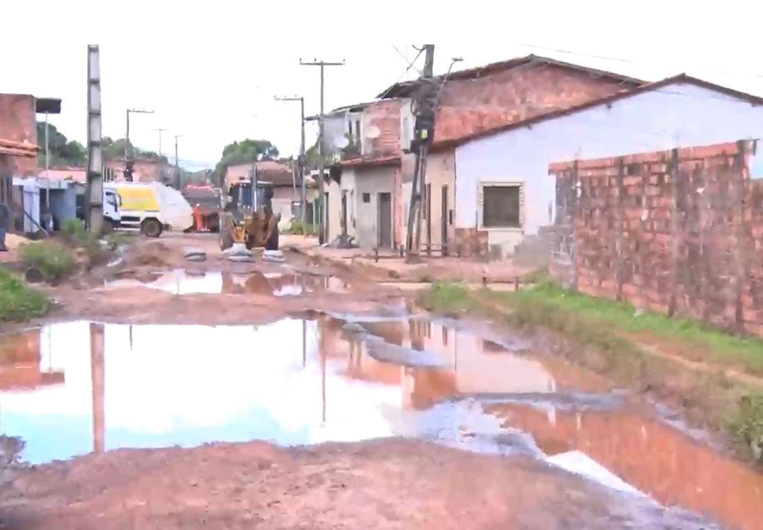 Moradores denunciam péssimas condições no bairro Jardim Tropical