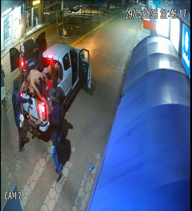 Criminosos explodem agência bancária e roubam dinheiro em Carolina