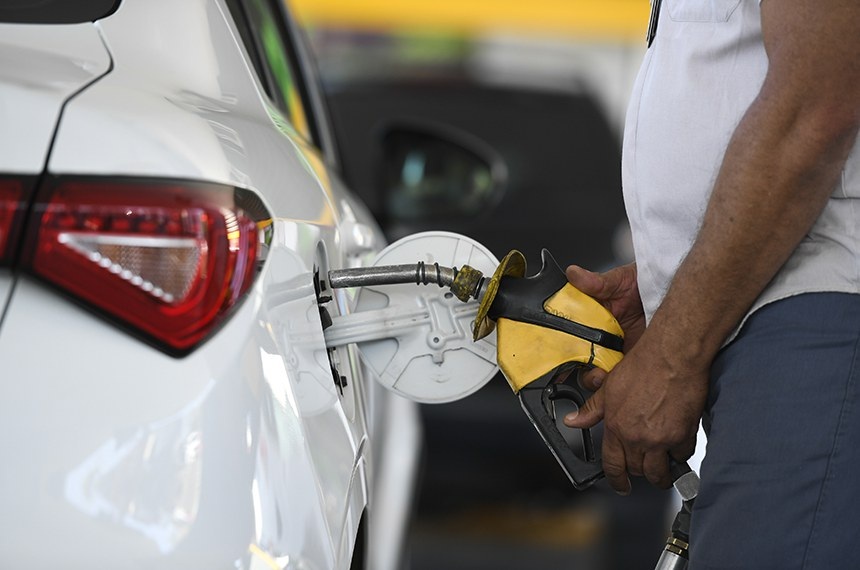 Comissão do Senado analisa projeto que autoriza governo a controlar preço dos combustíveis