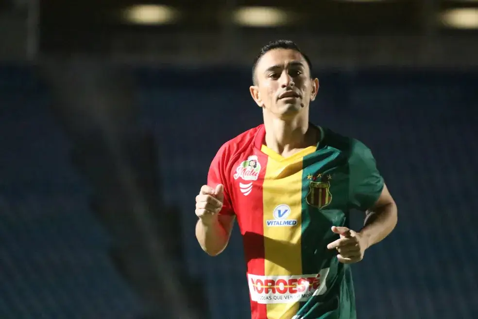 Sampaio anuncia saída do atacante Pimentinha, ídolo do clube