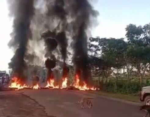 Protesto interdita MA-106 na Baixada Maranhense por melhorias na rodovia
