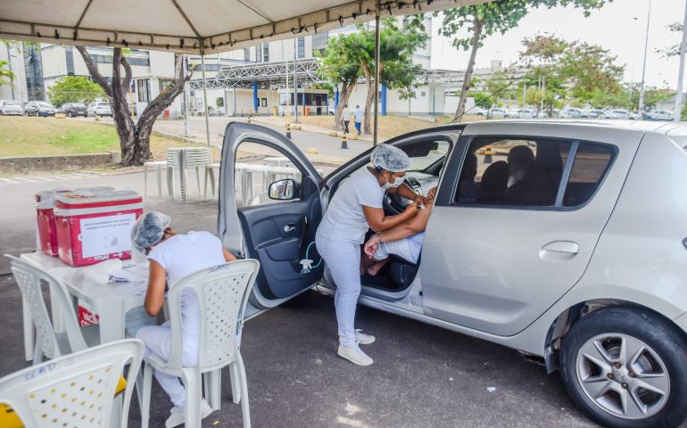 Drive-thru de vacinação contra a gripe acontece neste sábado e domingo em shopping de Ribamar