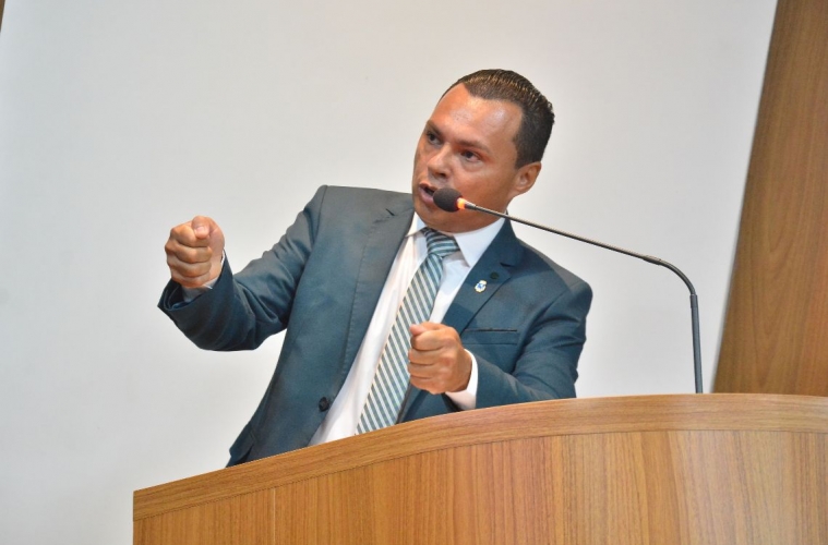 Júnior Nazaré toma posse como vereador de São Luís