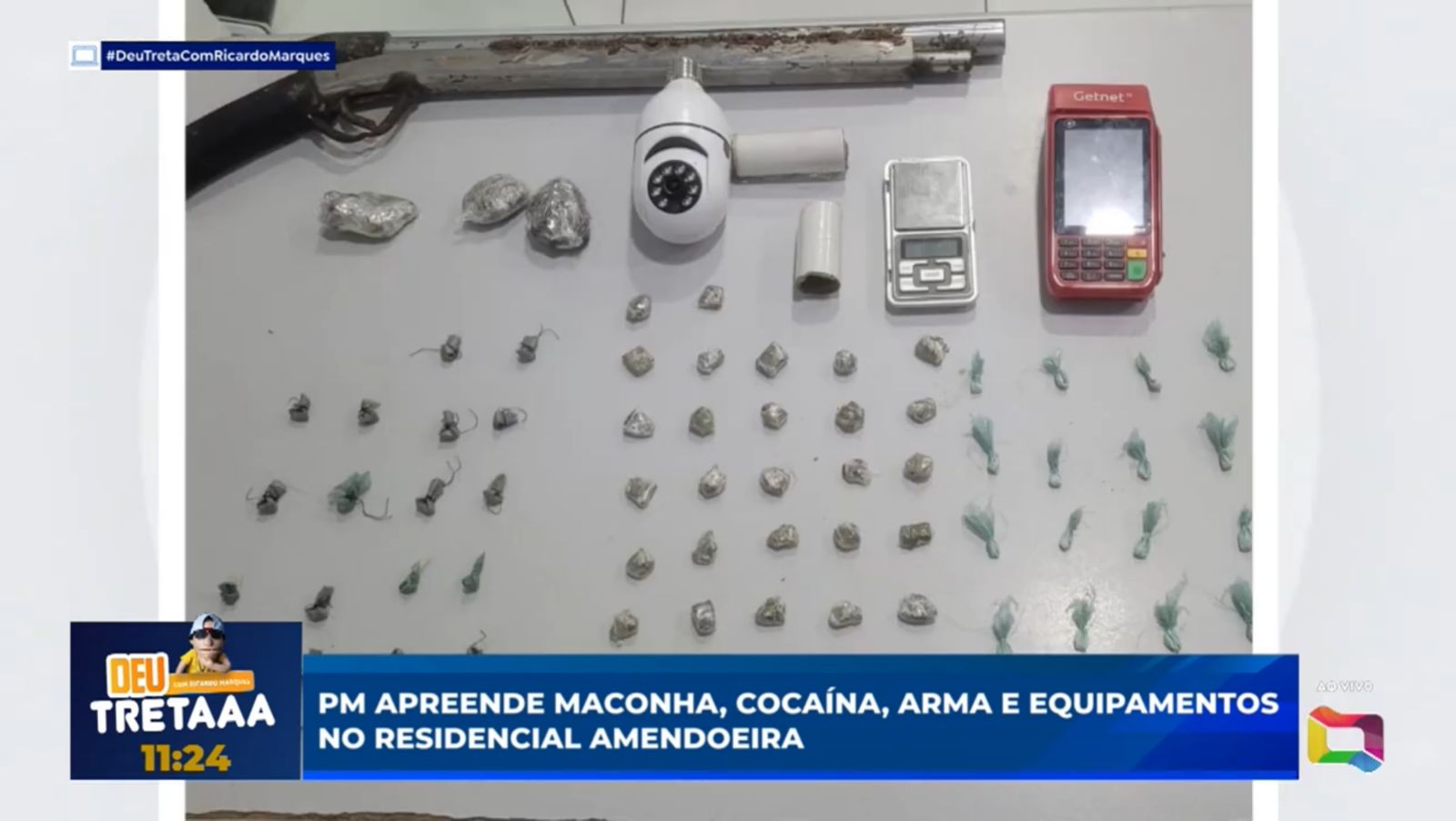 No dinheirinho ou no cartãozinho: PM apreende drogas, máquina de cartão e arma no Amendoeira
