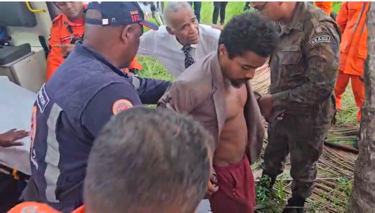 Maranhense desce de árvore após 72 horas de operação de resgate na Base Aérea de Salvador