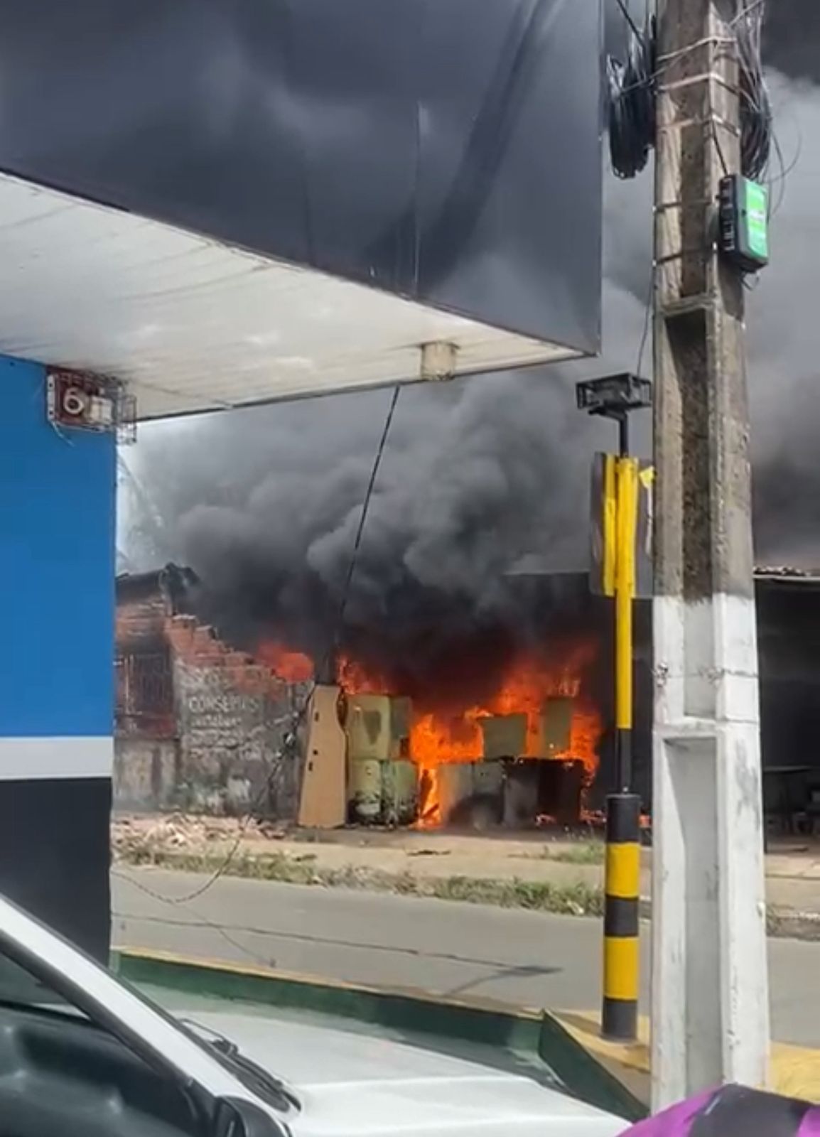 Incêndio atinge oficina de conserto de máquinas de lavar no bairro Forquilha, em São Luís