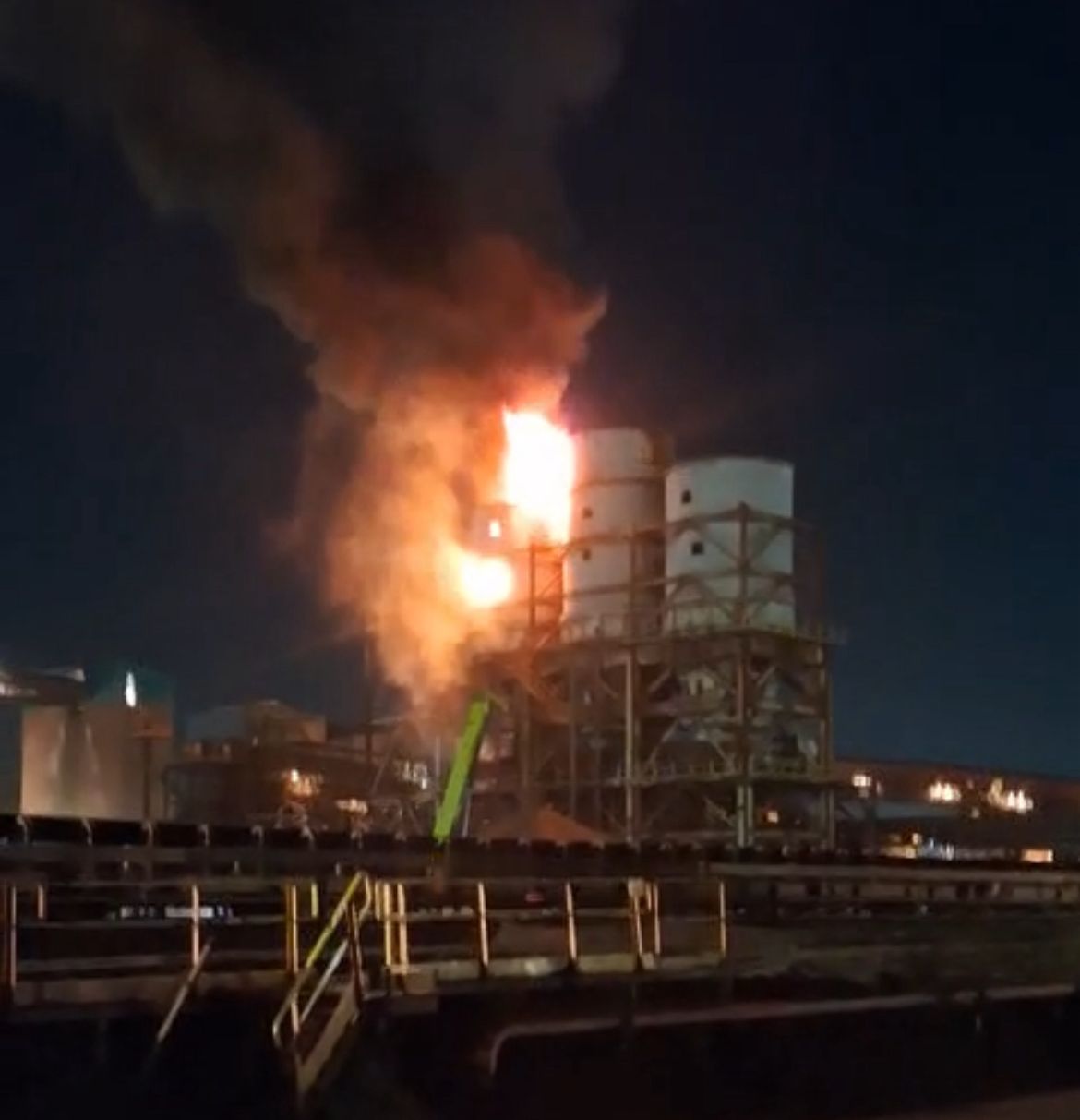 Área desativada de pelotização da Vale pega fogo