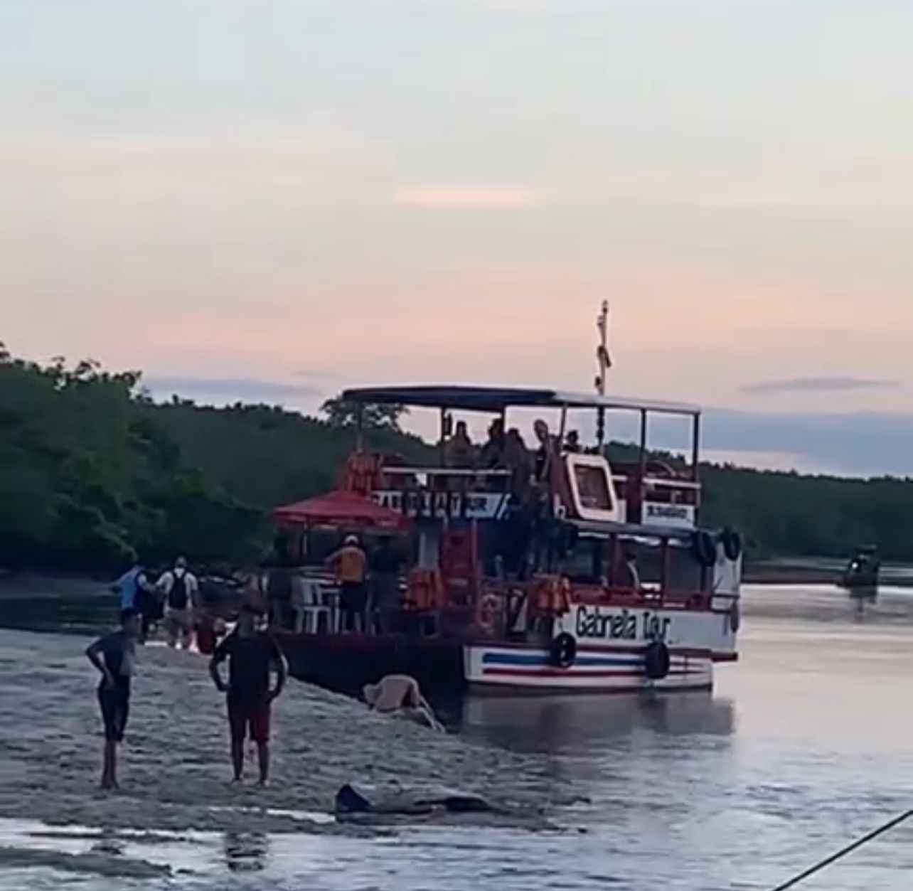 Homem morre ao ser atingido por hélice de embarcação na Raposa