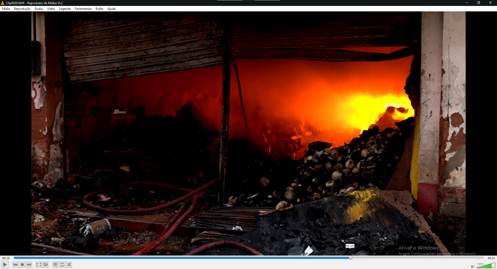 Criminosos ateiam fogo em depósito durante prática de furto no Mercado Central
