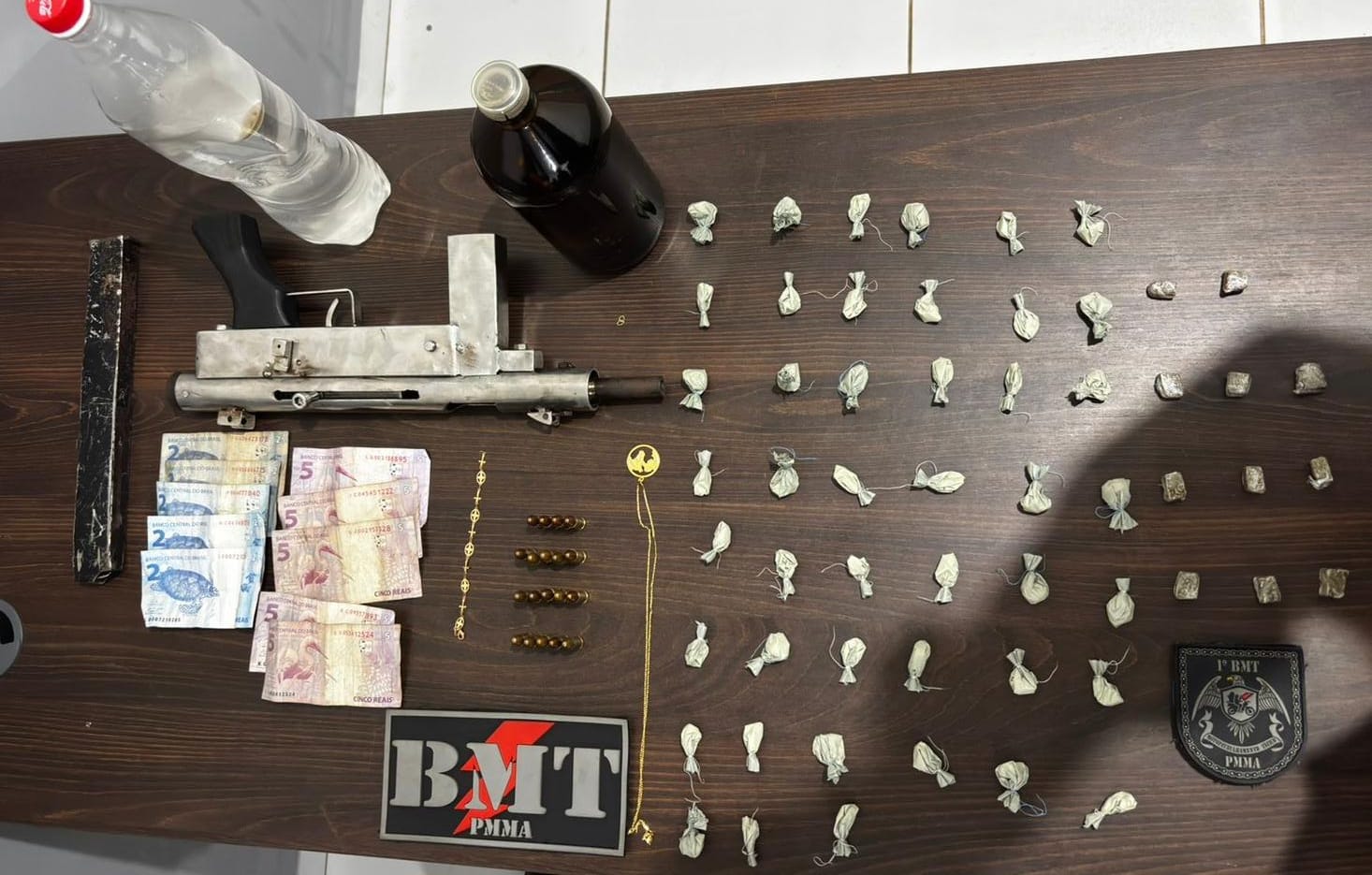 Homem é preso em posse de submetralhadora no bairro da Areinha