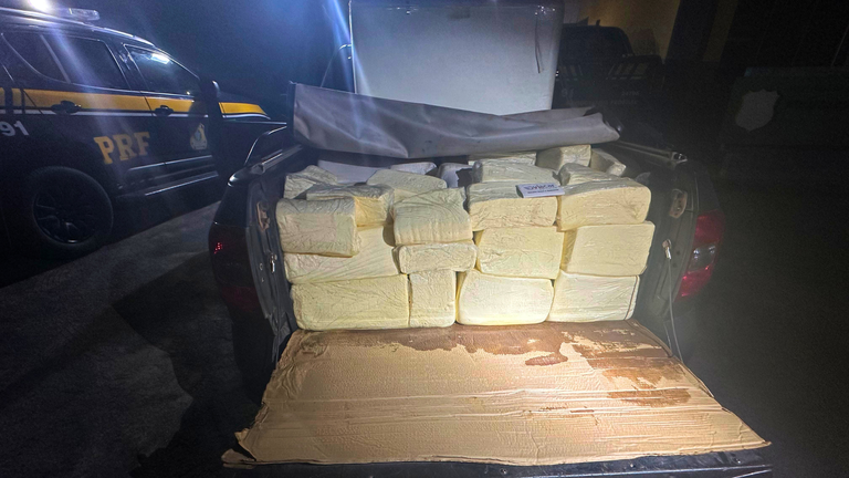 PRF apreende 560 kg de alimentos sem refrigeração em Caxias