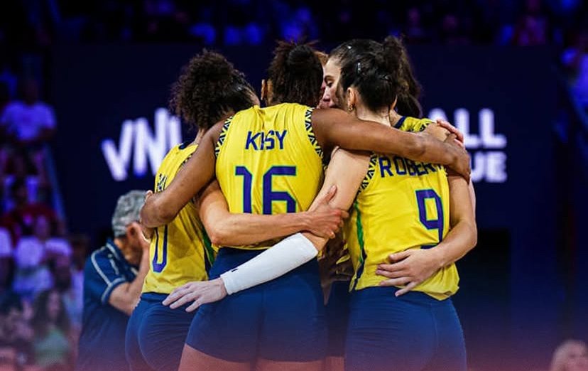 Equipe feminina de vôlei conquista medalha de prata na VNL 2025