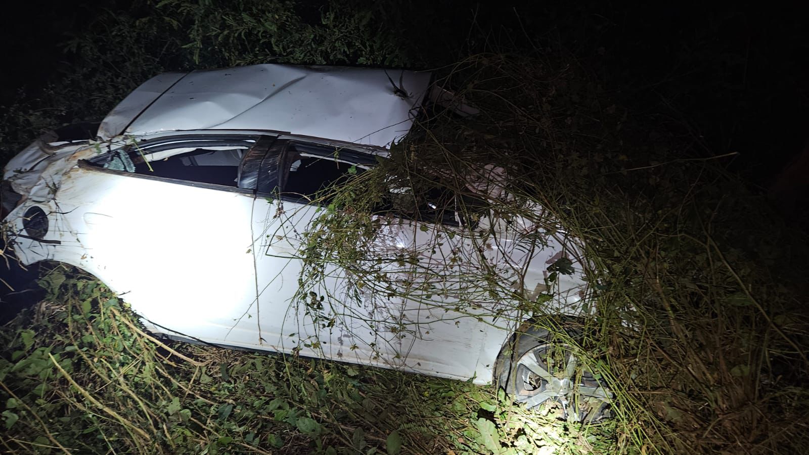Carro envolvido no acidente. Foto: reprodução/PRF