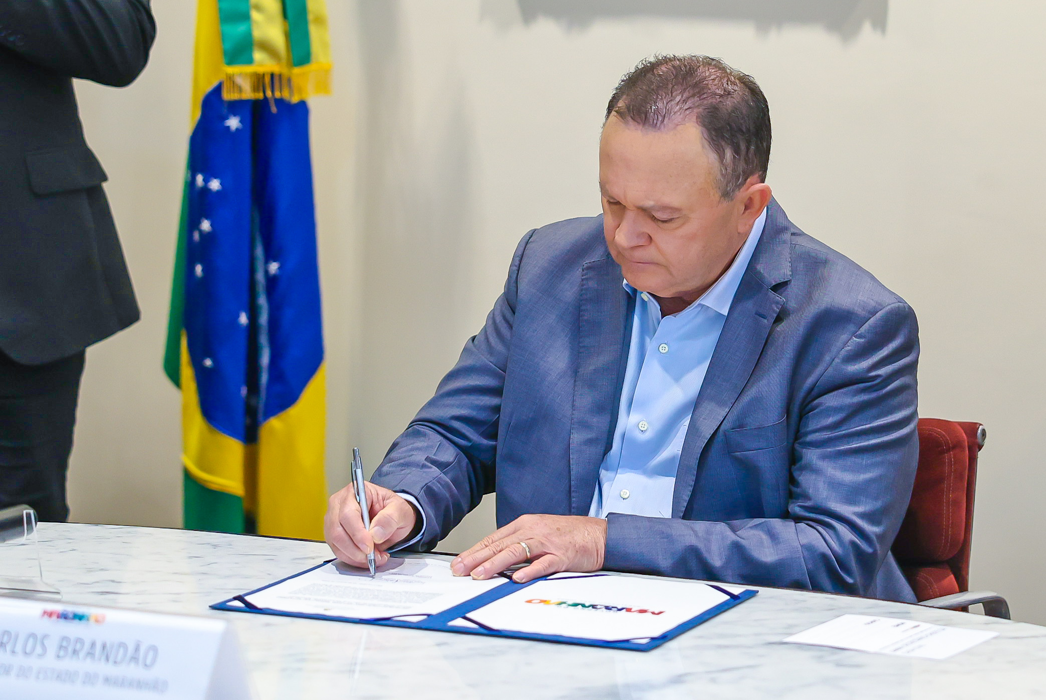 Governador Carlos Brandão revoga decreto que determinava retorno de servidores cedidos