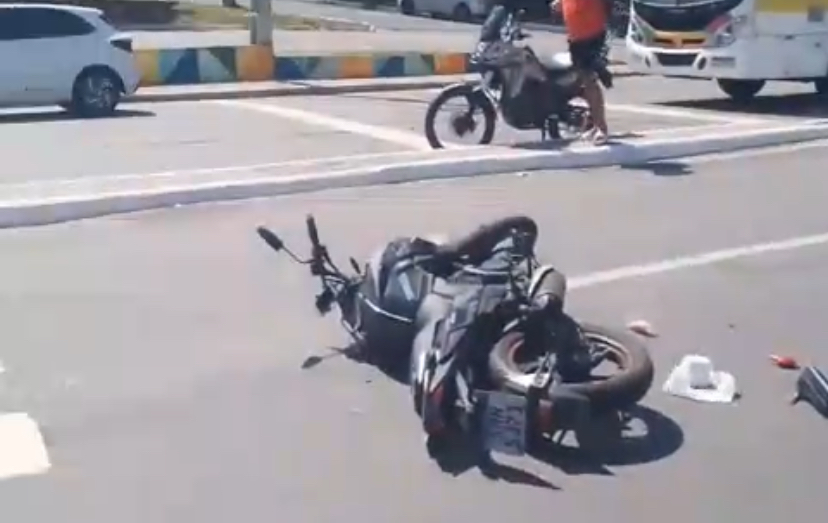Mulher morre após motociclista perder o controle no bairro Cohafuma, em São Luís