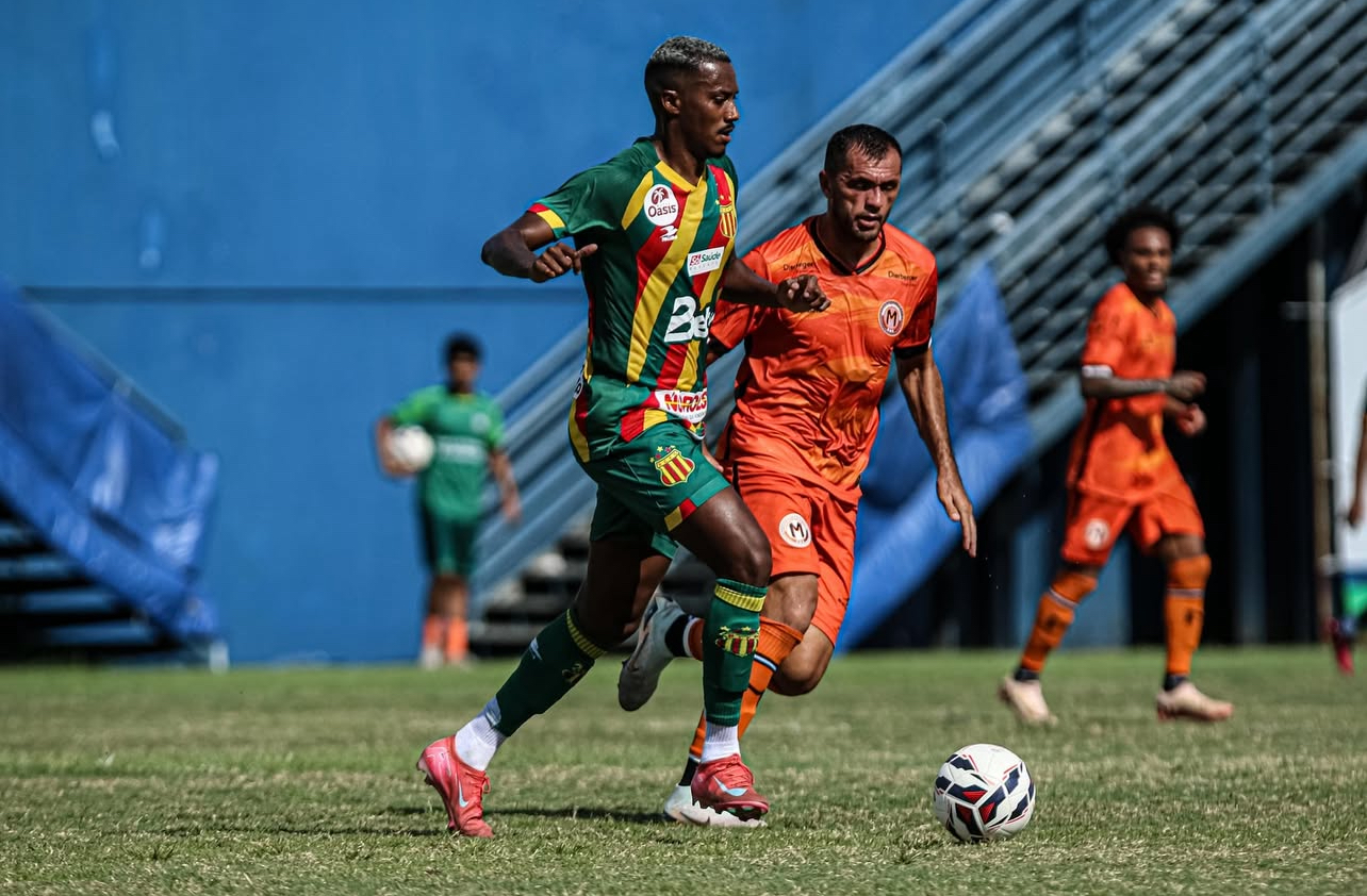 Tubarão é sapecado pelo Robô na Série D