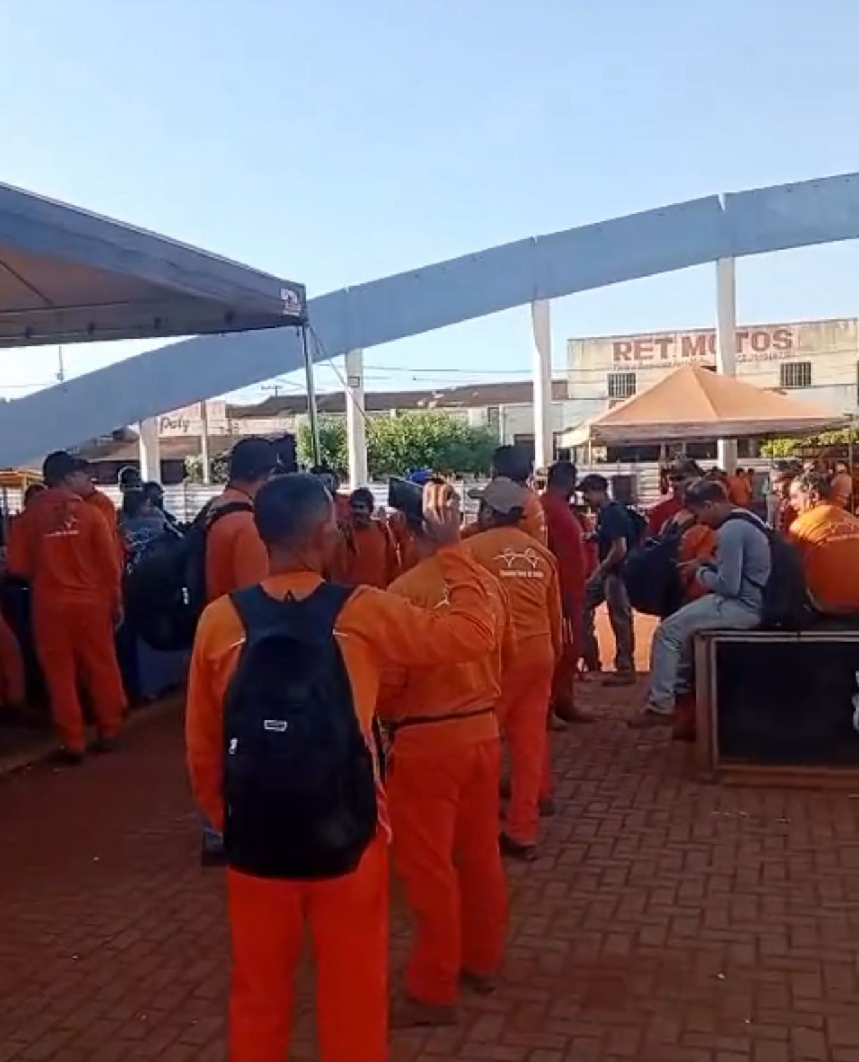 Foto: Funcionários denunciam os atrasos nos salários.