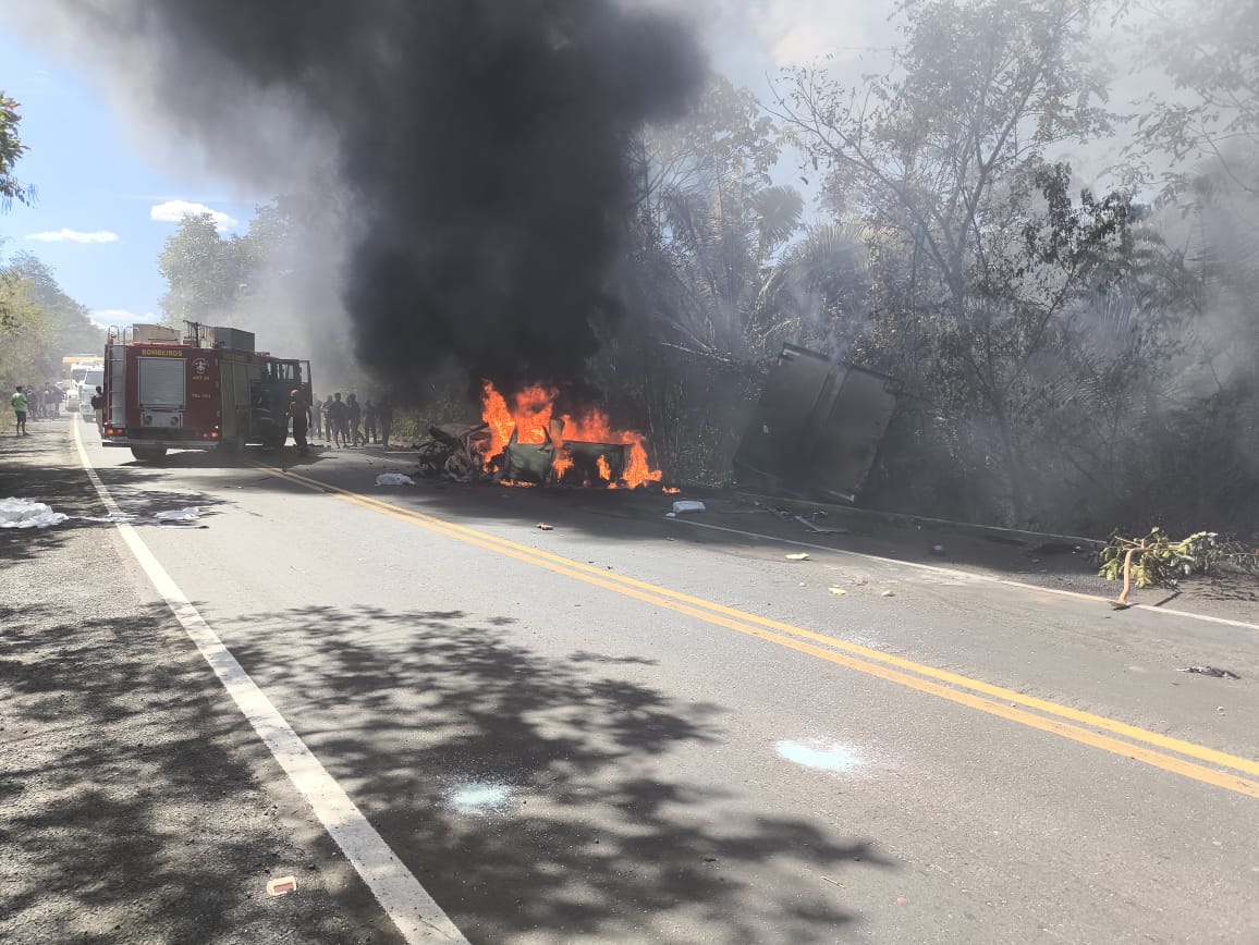 Acidente na BR-316 deixa duas pessoas mortas em Caxias