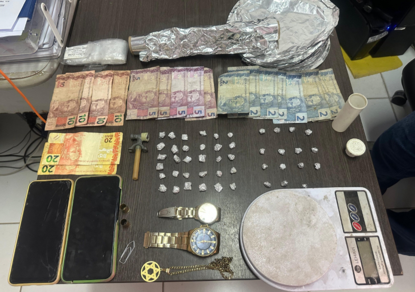 Dois homens são presos por tráfco em Santa Inês; dupla portava 46 pedras de crack